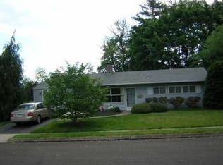 93 Friendly Ln, Levittown, PA