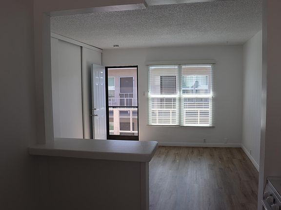 5th image of 219 Nieto Ave APT I