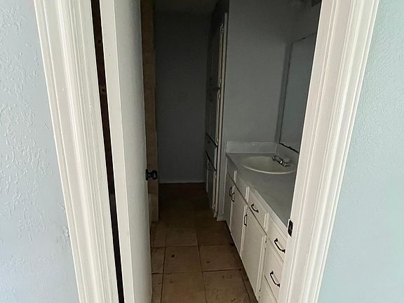 5th image of 6823 S Creek Dr