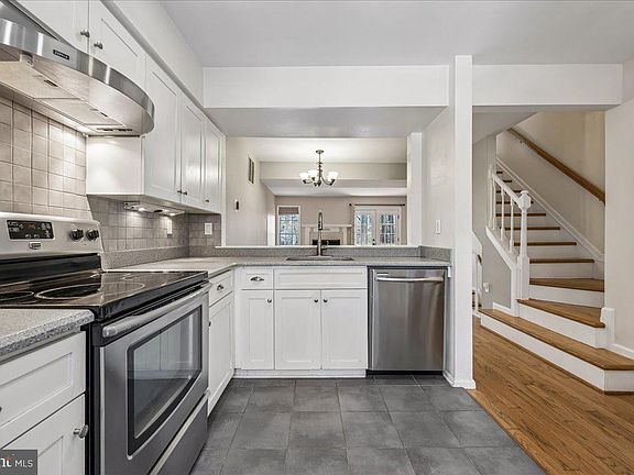 5th image of 2002 Derby Ridge Ln #4