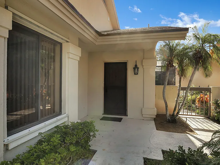 211 E River Park Dr — Photo 3