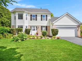 802 Arrowhead Ln, St Charles, IL