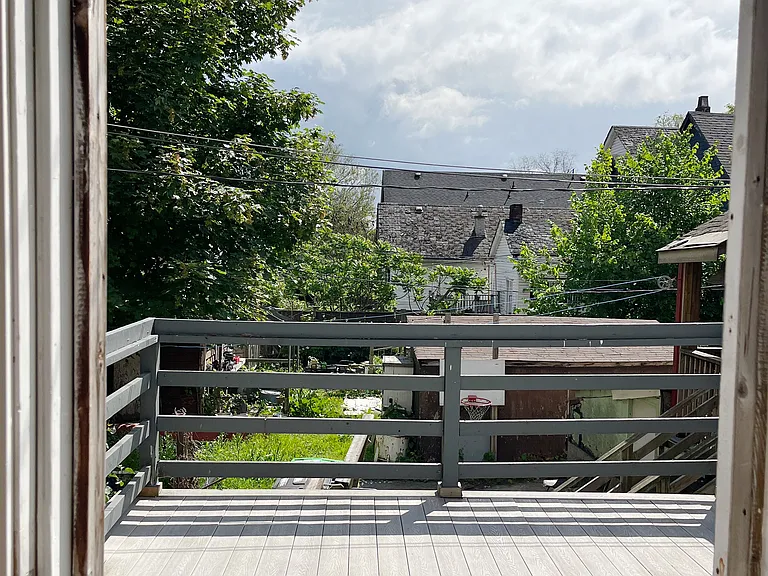236 Princess Ave — Photo 10