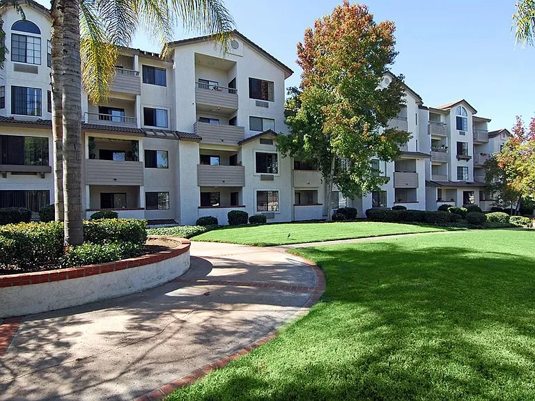 One park Apartments — Photo 8