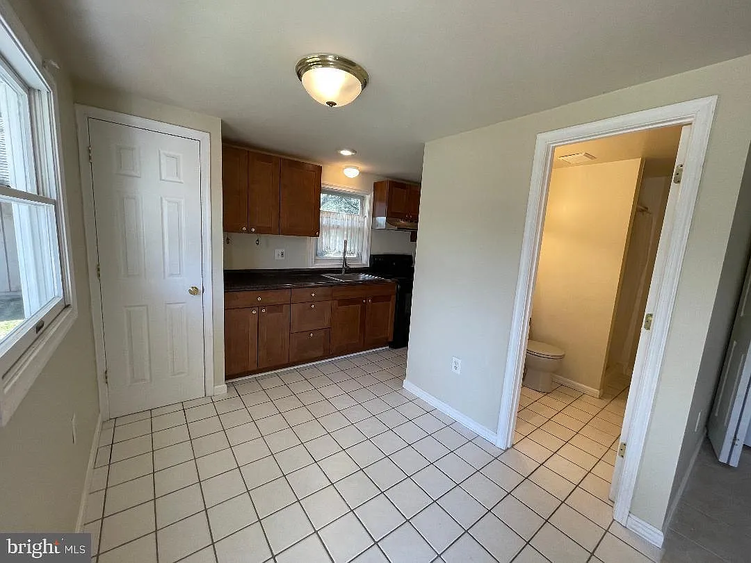 Studio, $2,300 — Photo 4