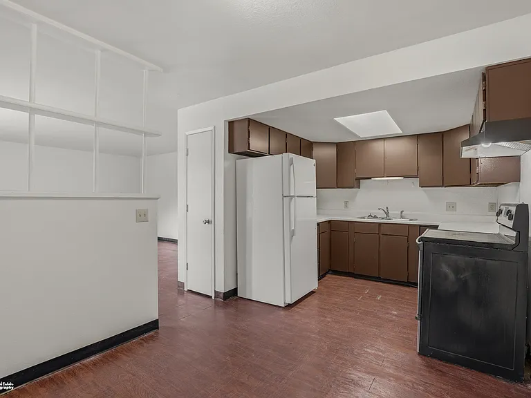 415 N Bragaw — Photo 5