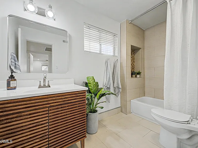 2727 E Montecito Ave — Photo 10