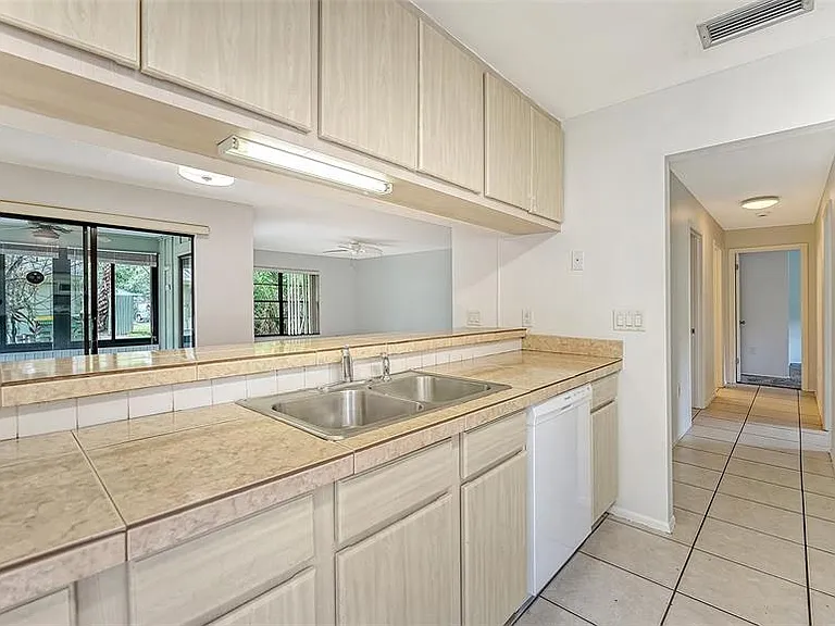5010 Barrington Cir #2001 — Photo 13