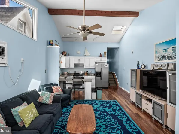 805 Central Ave APT 3, Ocean City, NJ 08226