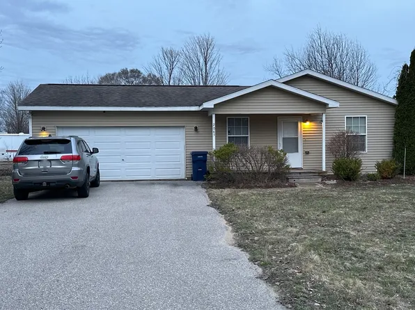 2045 Labrador Ln, Grawn, MI 49637