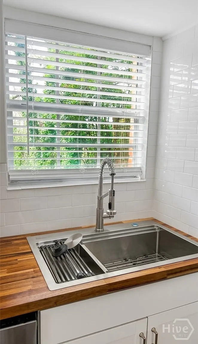 2 bed, 1.5 bath, 1120 sqft, $1,800 — Photo 3