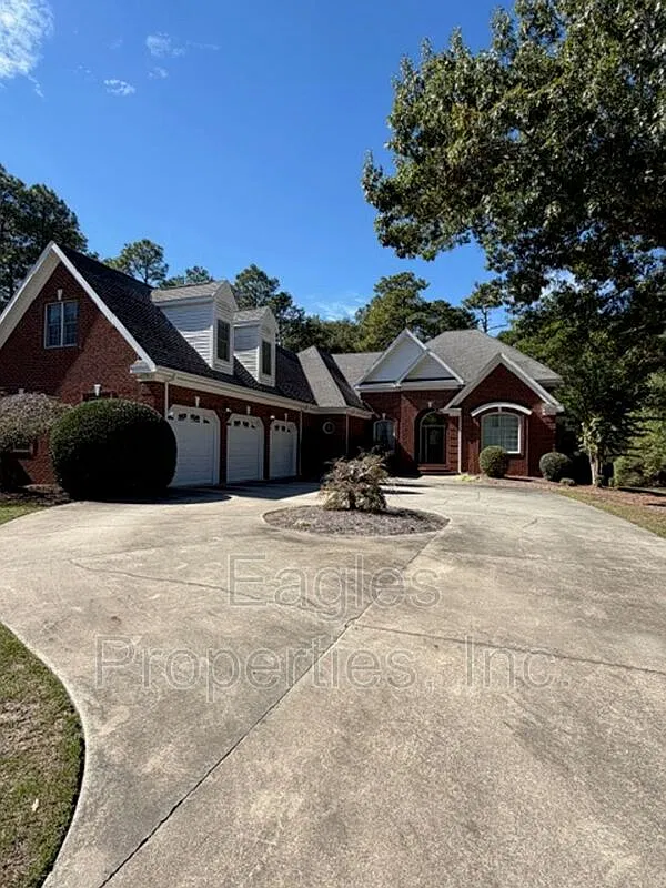 4 bed, 3.5 bath, $2,695 — Photo 1