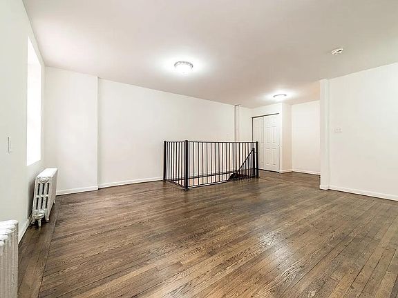 3rd image of 190 W 10th St APT 1A