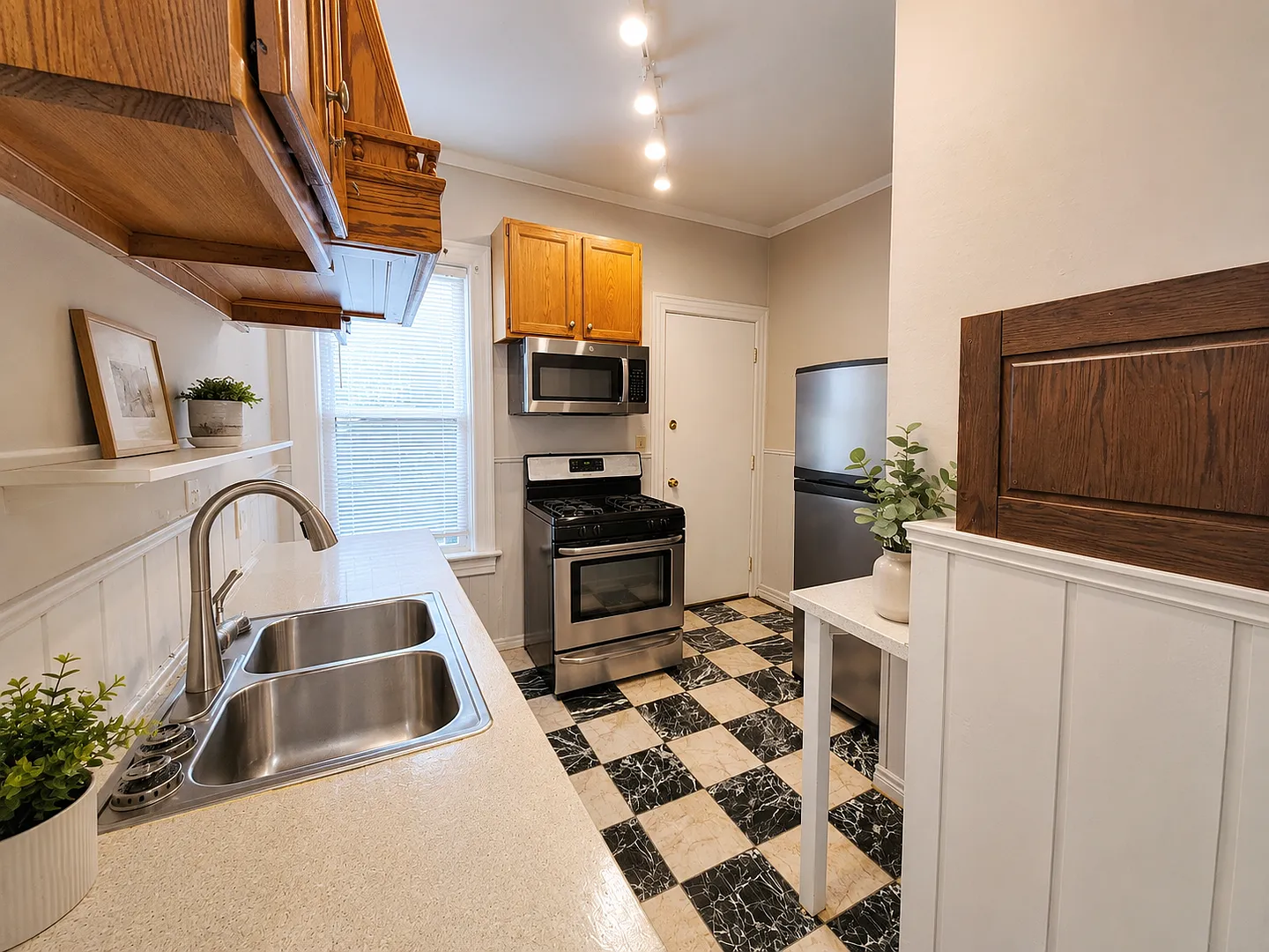 3205 N Bartlett Ave — Photo 2