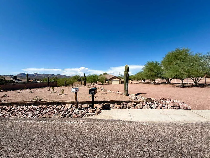3 bed, 2.0 bath, 2013 sqft, $2,400 — Photo 3
