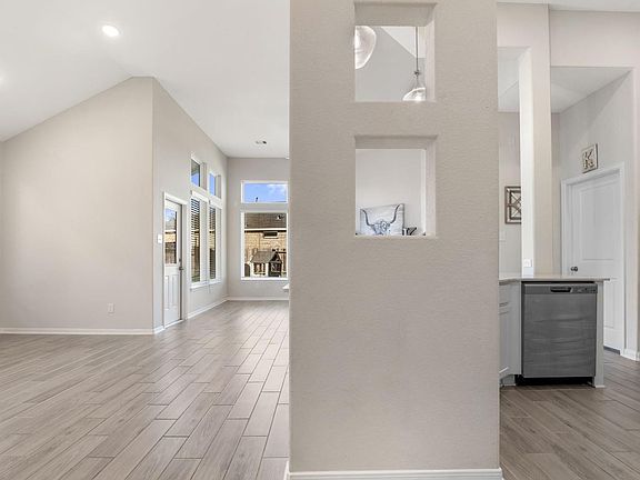 5th image of 20118 Clear Ridge Ln