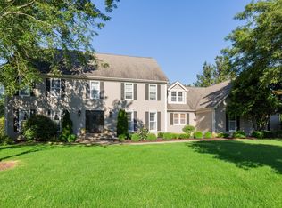 10N768 Williamsburg Dr, Elgin, IL 60124