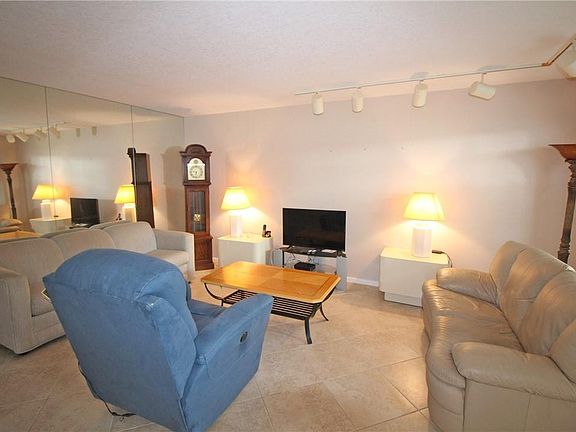 2nd image of 218 Prescott L #218