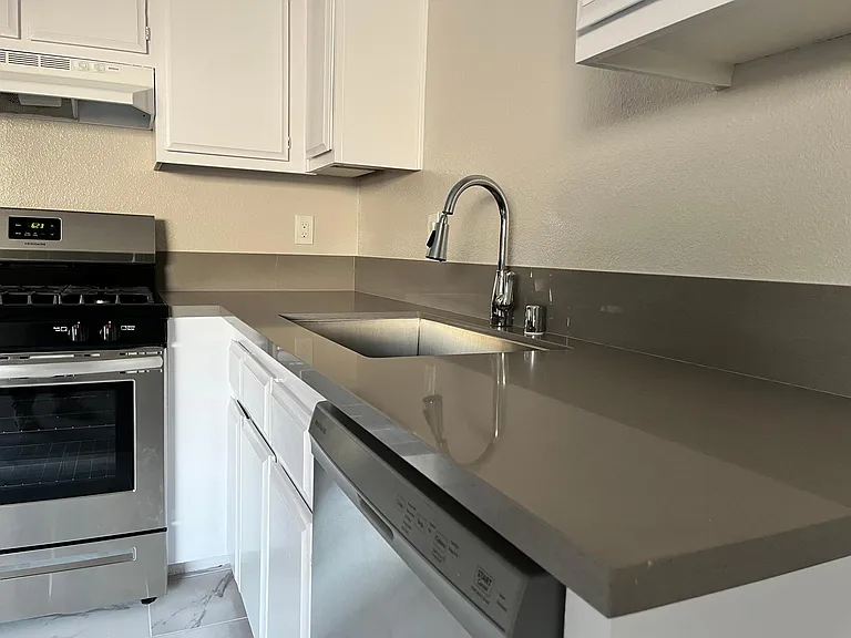 544 E Tujunga Ave #204 — Photo 7