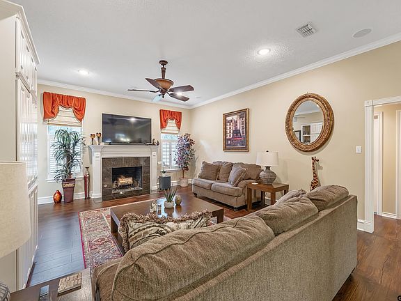 5th image of 3307 Oak Village Dr