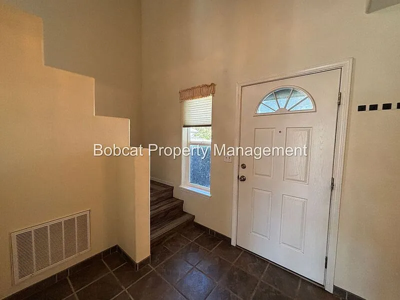 3 bed, 2.5 bath, 1727 sqft, $2,603 — Photo 3