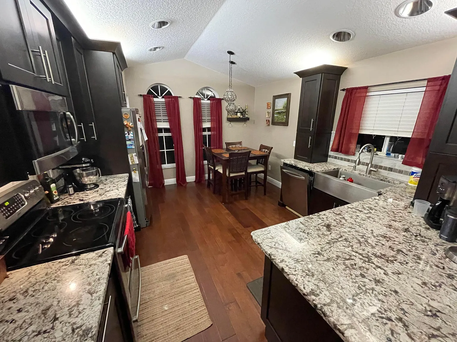 3 bed, 1572 sqft, $2,400 — Photo 4