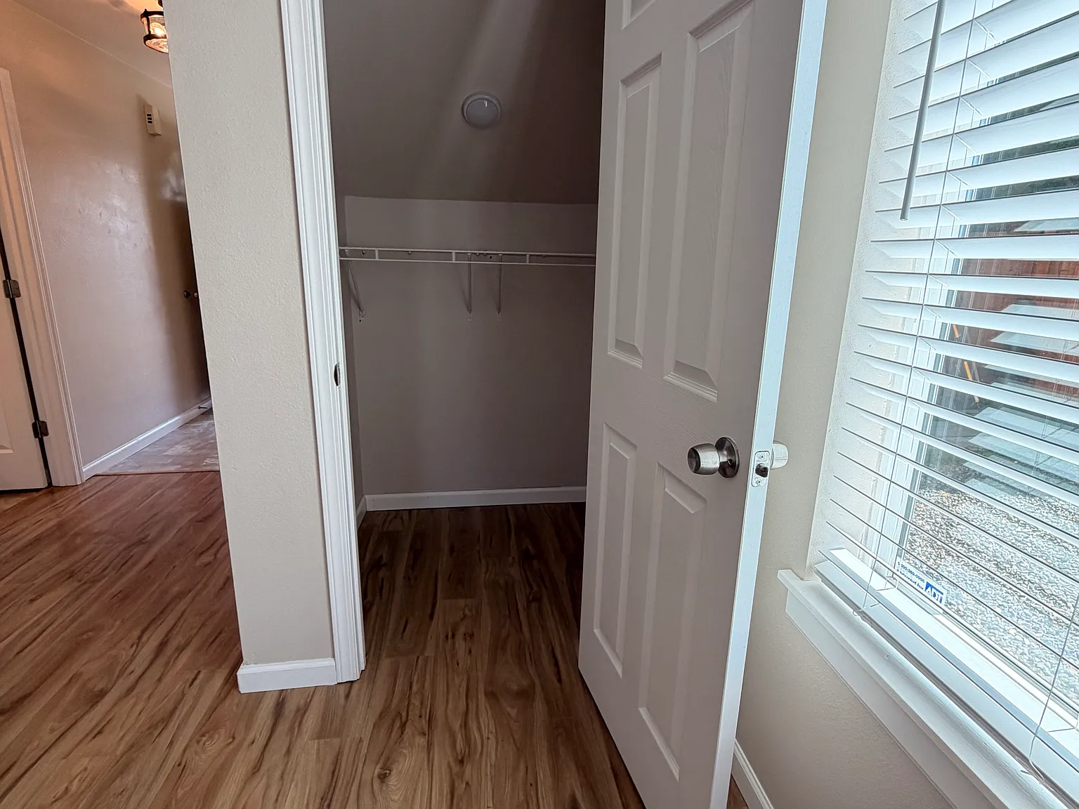 3 bed, 2.5 bath, 1375 sqft, $3,100 — Photo 4