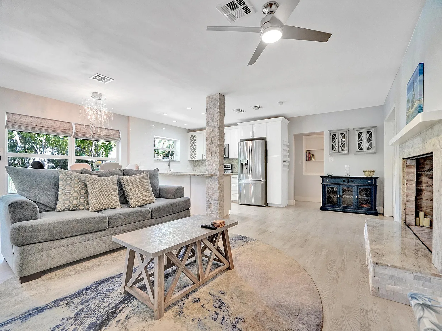 720 SW 11th Ct — Photo 1