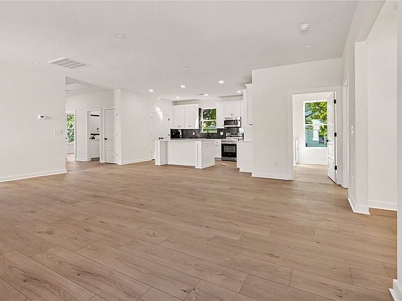 4th image of 206 Liberty Dr