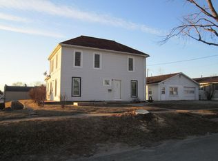 603 W 4th St, Vinton, IA 52349