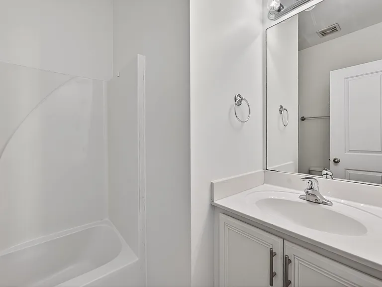 1103 Summit Ave — Photo 16