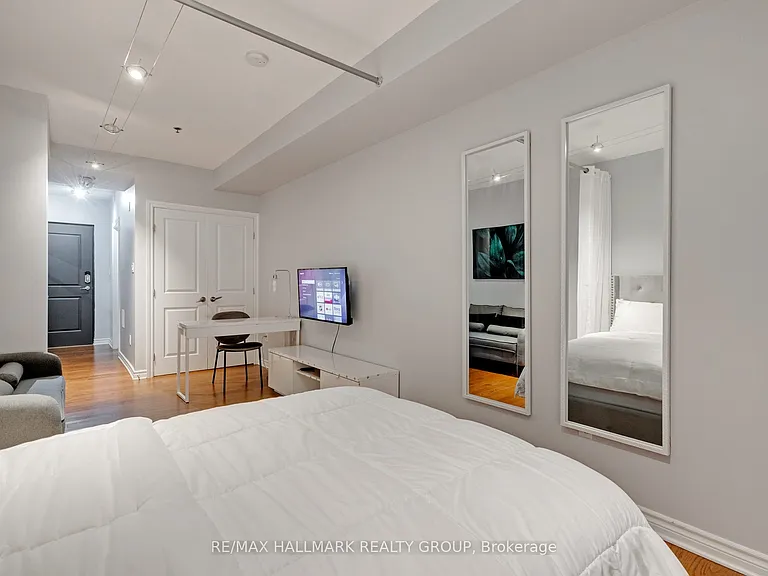429 Kent St #105 — Photo 11