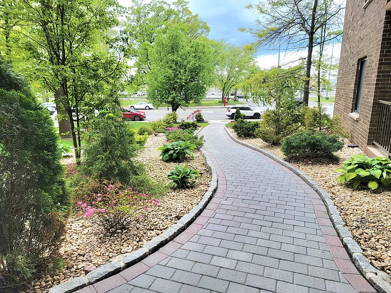 2 Elmwood Park Dr #322 — Photo 9