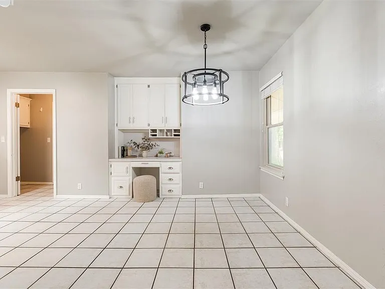 320 Elwood Dr — Photo 8