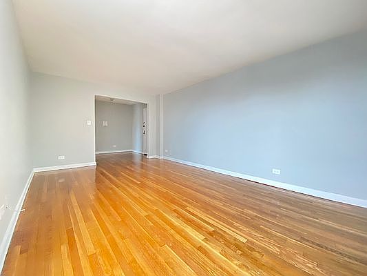 5th image of 140-55 Burden Cres #610