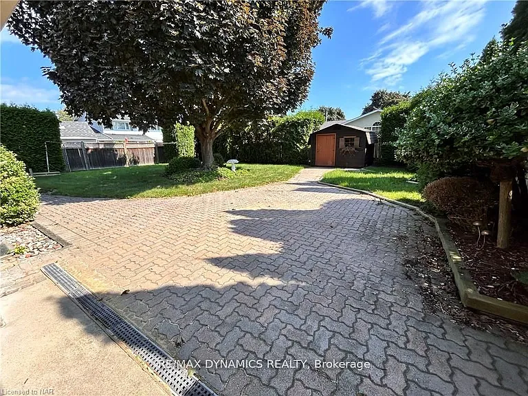 32 Mississauga Rd #LOWER — Photo 17