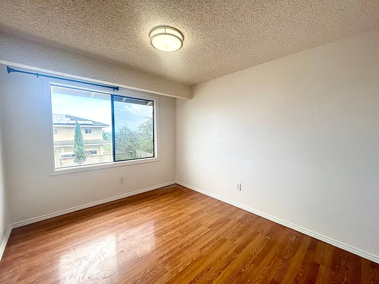 960 Wailupe Dr — Photo 8