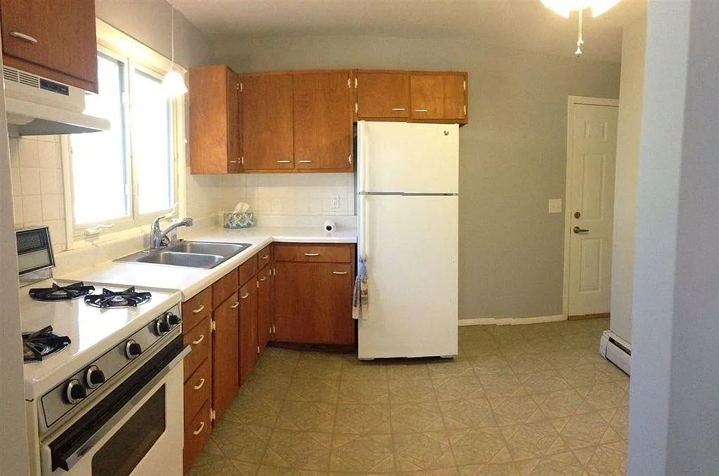 3 bed, 1200 sqft, $1,500 — Photo 4