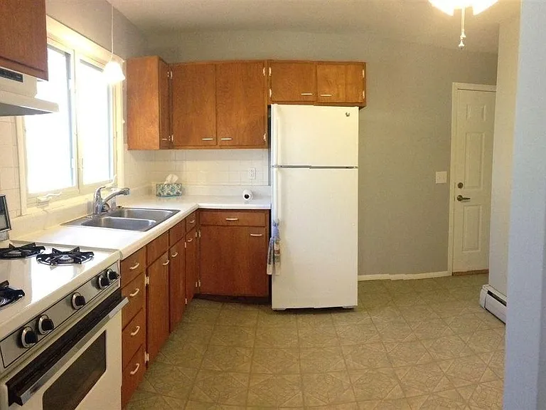 415 College St — Photo 4