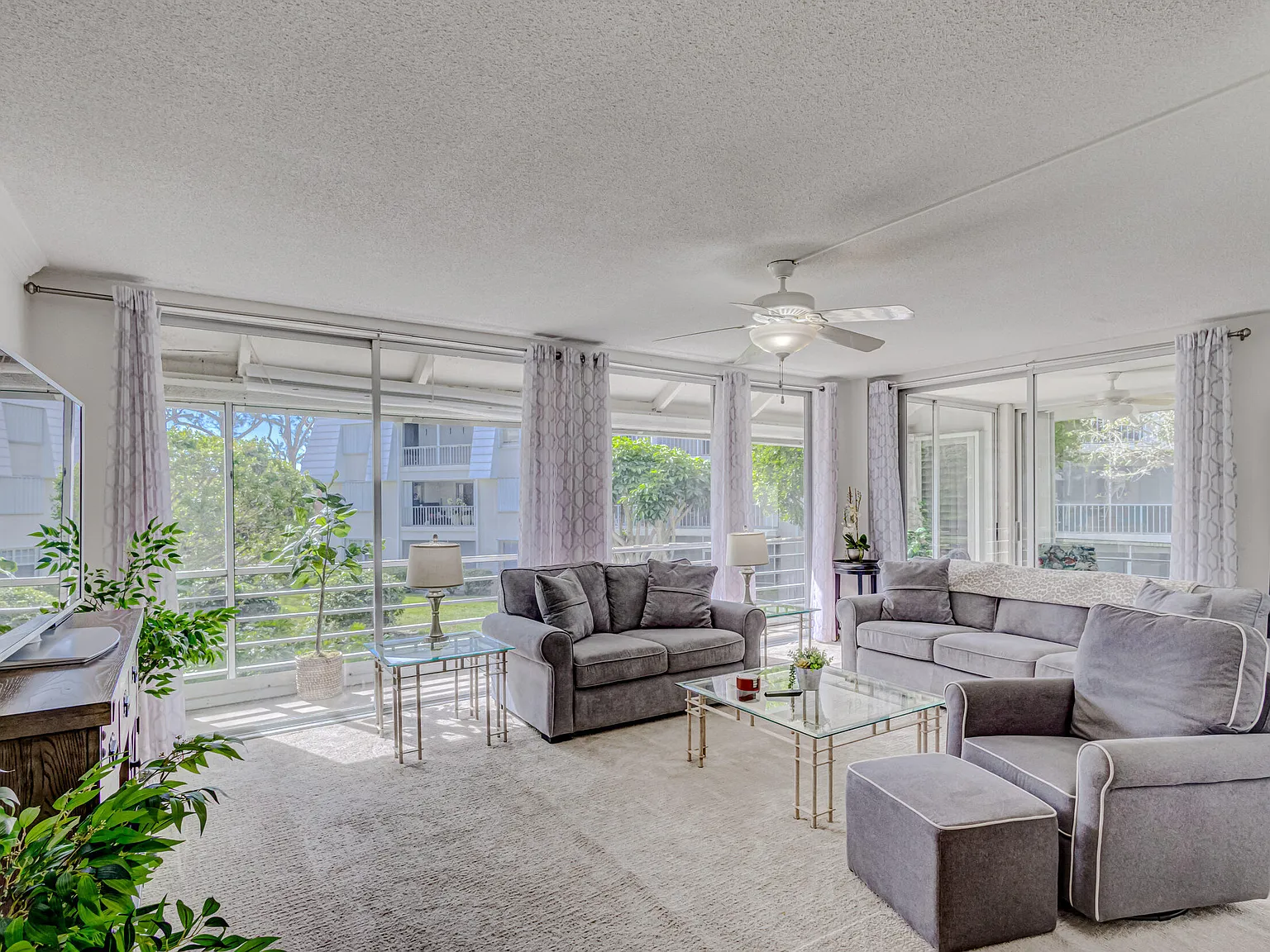 2 bed, 2.0 bath, 1058 sqft, $2,500 — Photo 2