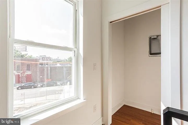 146 W Wildey St — Photo 9
