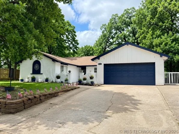334 Spruce Ct, Sand Springs, OK 74063
