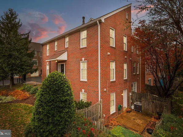 101 Roberts Ct, Alexandria, VA 22314