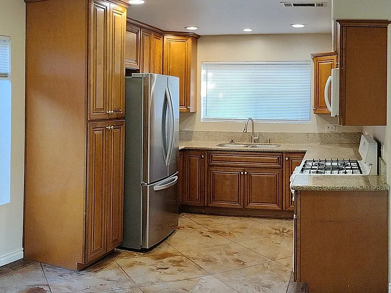 Lots of lighting in the kitchen as well.