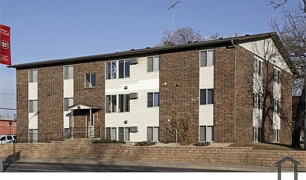 815 University Dr S #301 — Photo 2