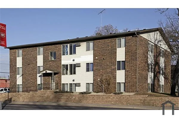Building Photo - 815 University Dr S #301
