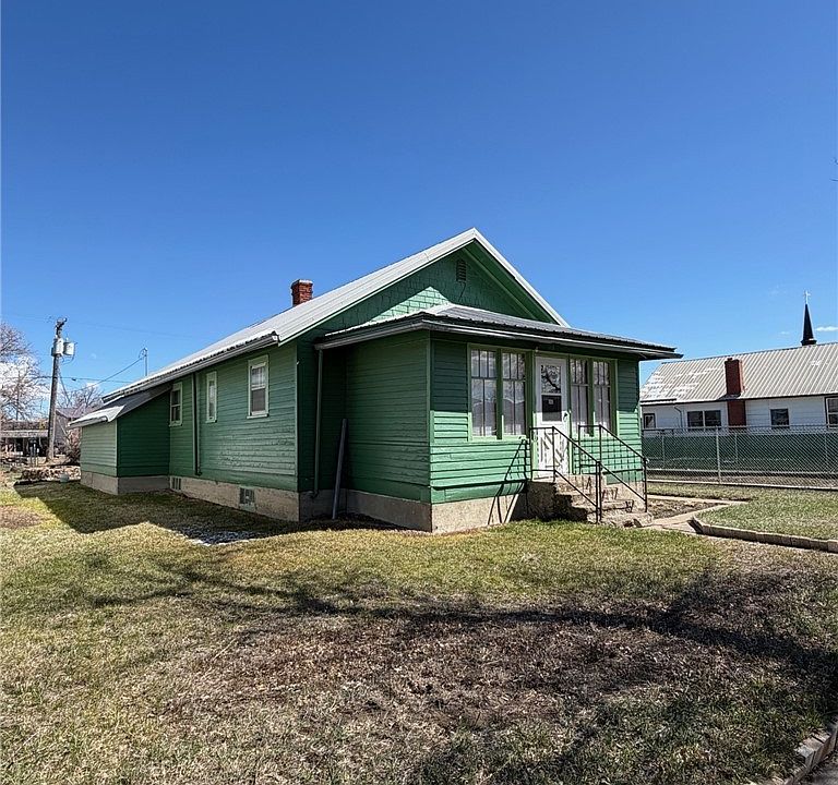 1st image of 118 A Ave NW