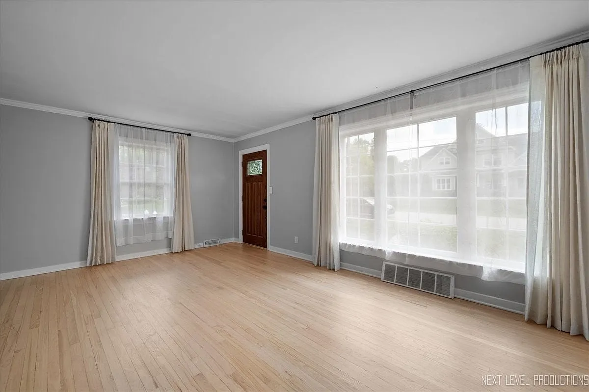 3 bed, 1173 sqft, $3,200 — Photo 4