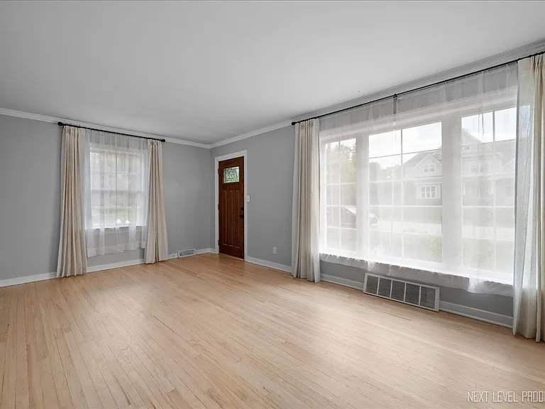 40 S Pine St — Photo 4