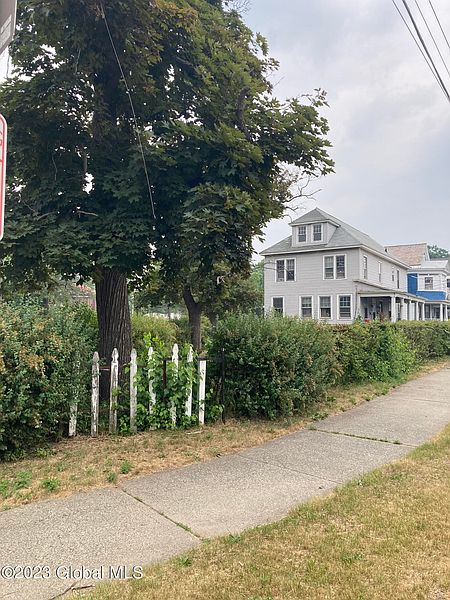 2nd image of 404 Manning Boulevard